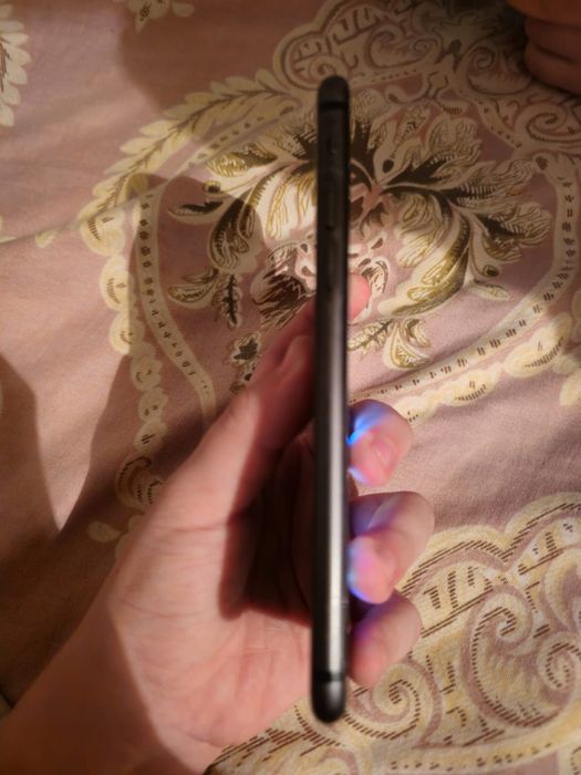 iPhone 8 64 gb 67 емкость