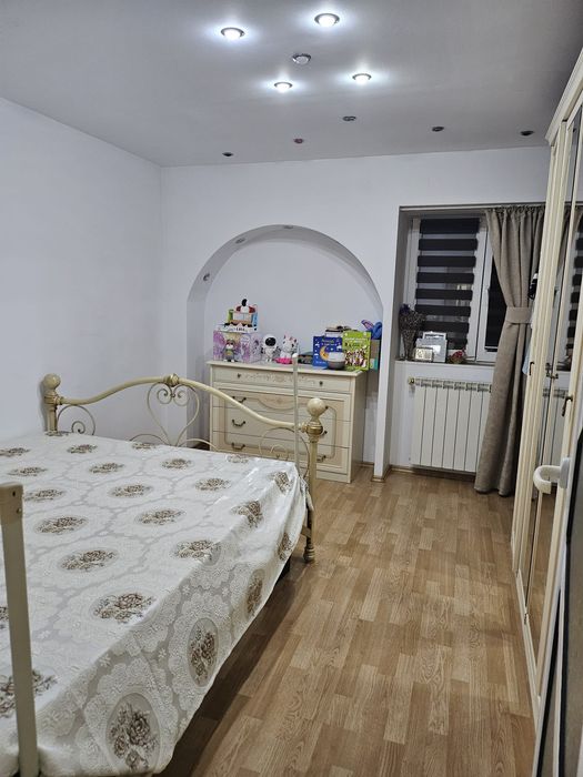 Vand apartament 3 camere Ansamblul Peco