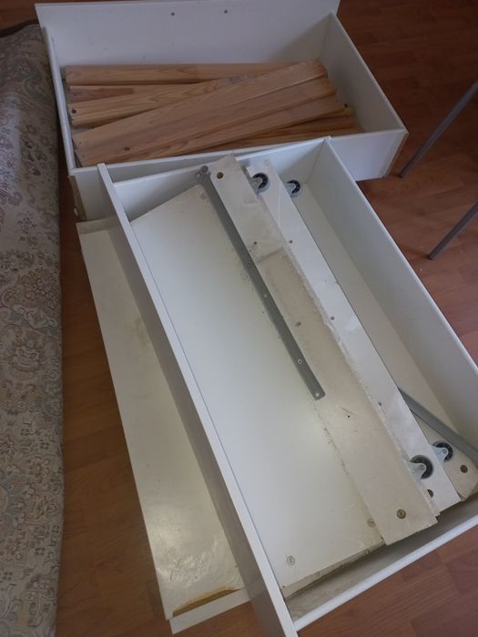 Кровать б/у без матраса