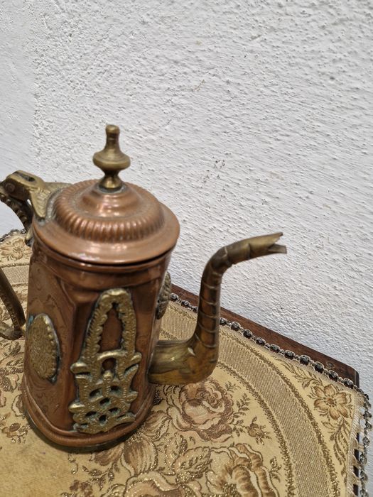 Арабска кана с месингови орнаменти