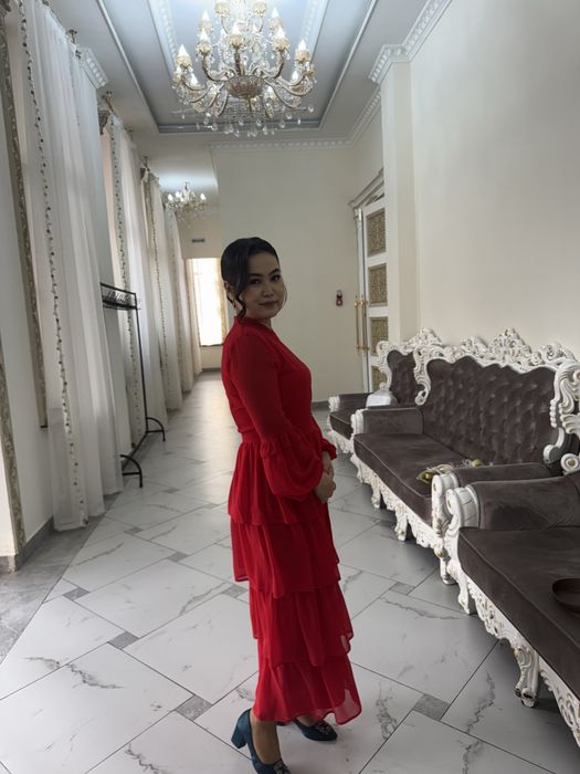 Продам ярко красное платье