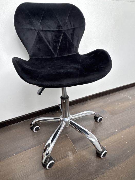 Scaun de birou rotativ