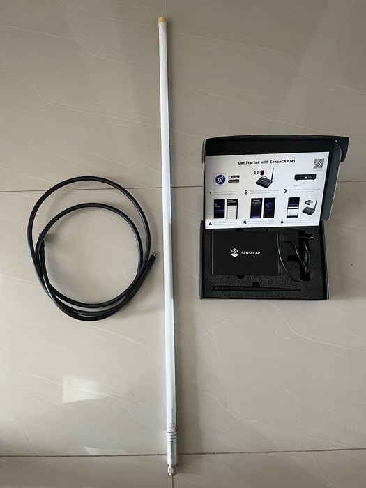 SenseCAP M1 Helium Miner + antenă 8 dBi 868 MHz + cablu 2 m