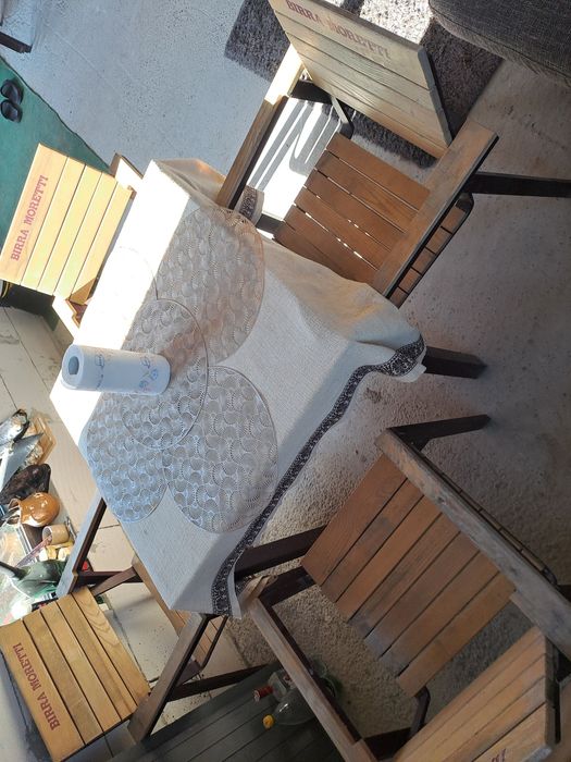 Umbrelă soare +o masă cu 4 scaune