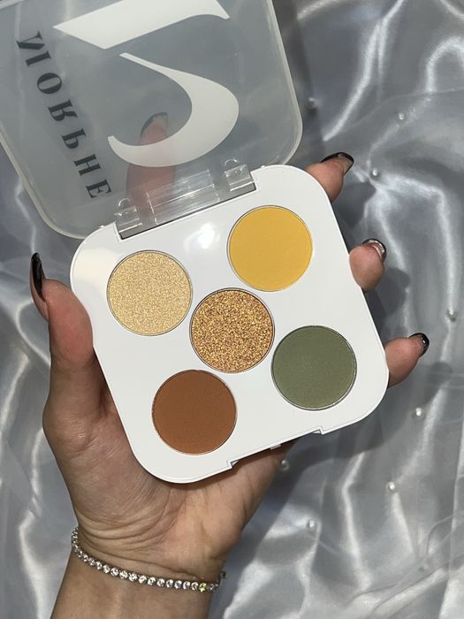 Комплект от Benfit за вежди