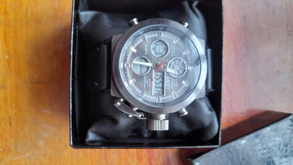 Часы Amst в нормальном состоянии