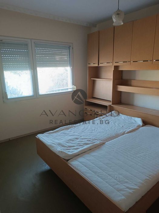 Продава се Тристаен апартамент в Пловдив, Христо Смирненски - 82 кв.м за 1804 €/кв.м - Снимка #1