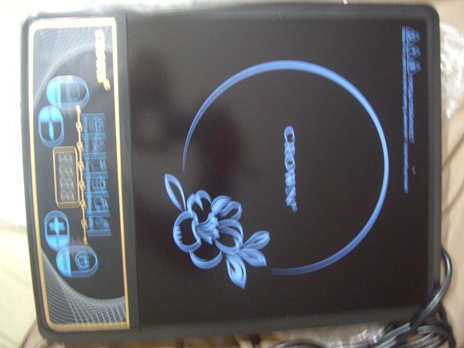 Чисто нов индукционнен котлон.