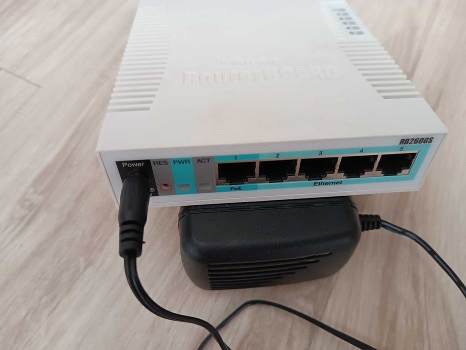 Switch 5 port MikroTik RB260GS