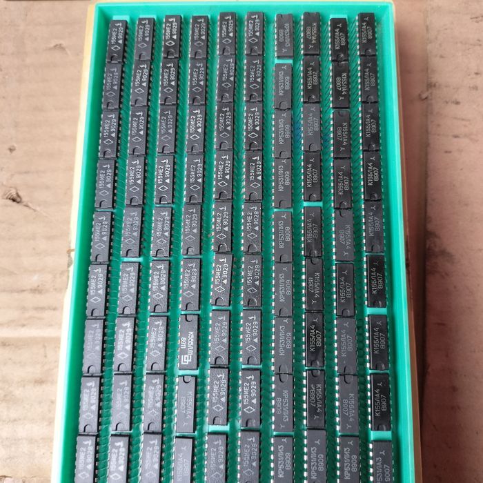 Продам советские микросхемы