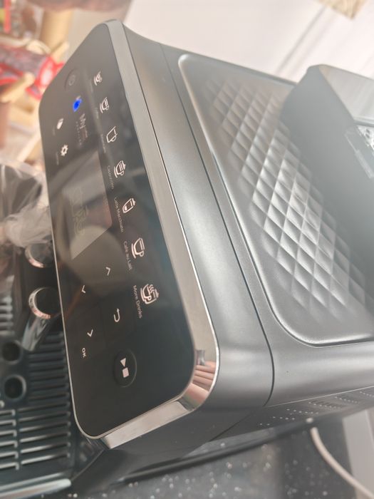 Espressor automat Philips seria 4400 EP443/70