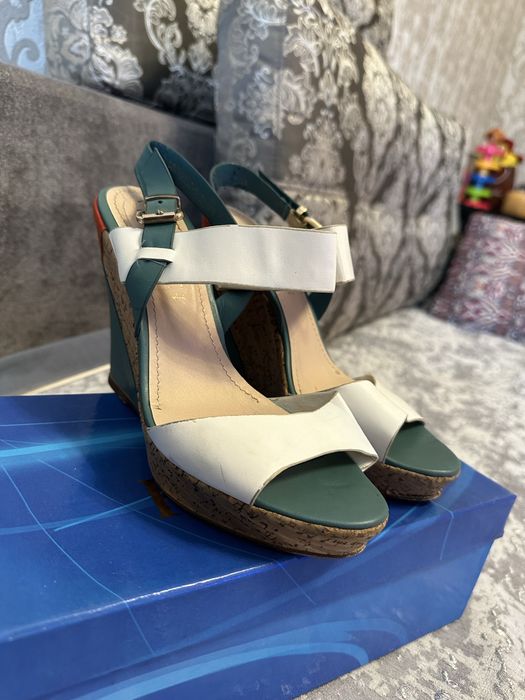 Продам босоножки