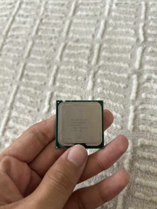 Intel Celeron E3300 2.5 GHz+ оригиналный кулер от intel