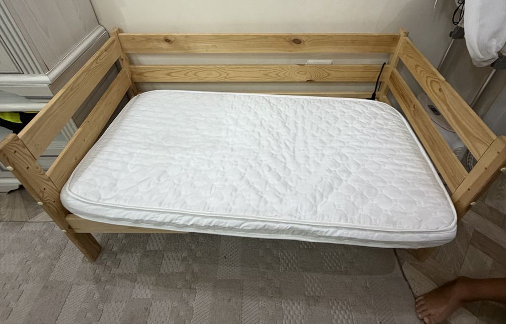 Срочно продаётся детская кровать.