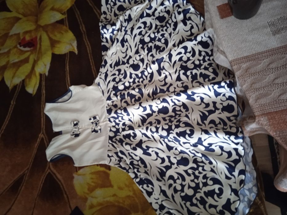 Платье на девочку б/у