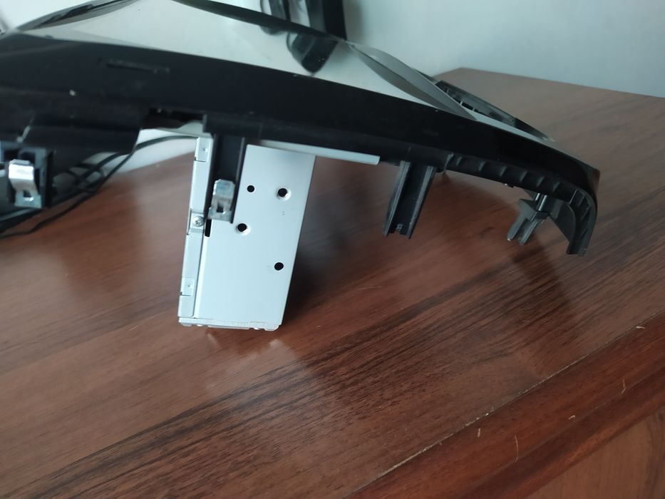 Автомагнитола (головное устройство)