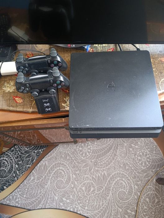 PlayStation 4 slim 1TB