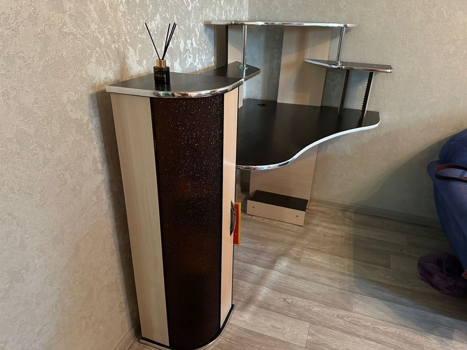 Продам угловой стол