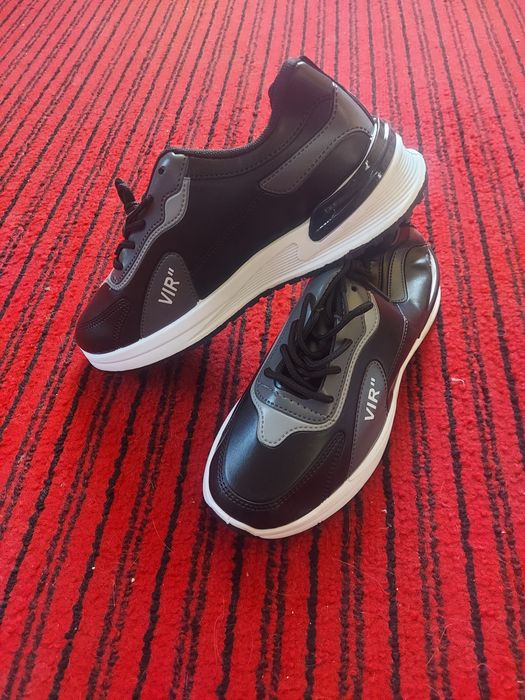 Продам кроссовки