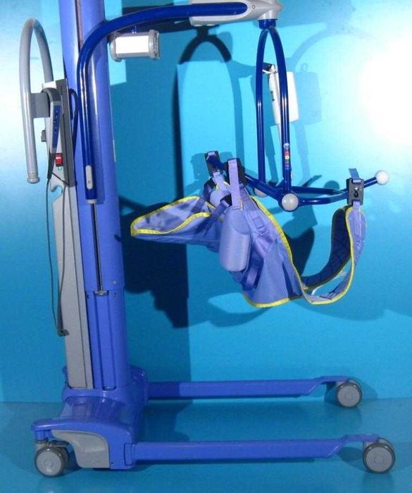 Macara pentru ridicarea si transportul pacientilor Arjo Maxi Move