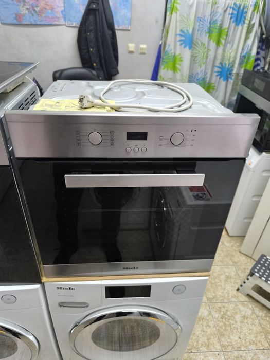 Фурна Miele H 2463 B - 76 литра.