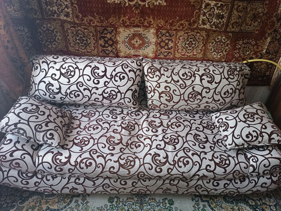 Продам диван 210×80