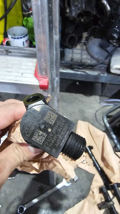 injectoare mercedes W204 W212 GLK A6510702887  E250 E300 C250 GLK250