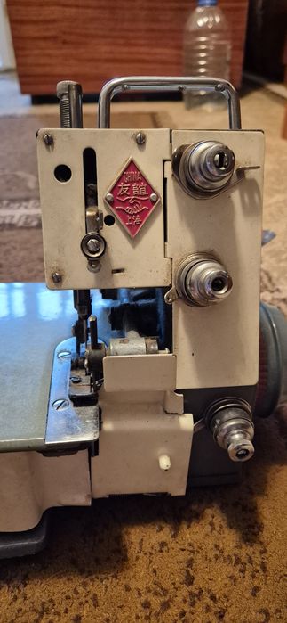 Продам оверлог 3-х ниточный