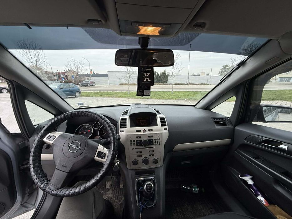 Продава се Опел зафира б