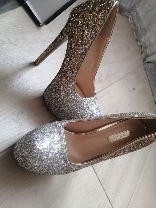 Pantofi cu toc si platforma