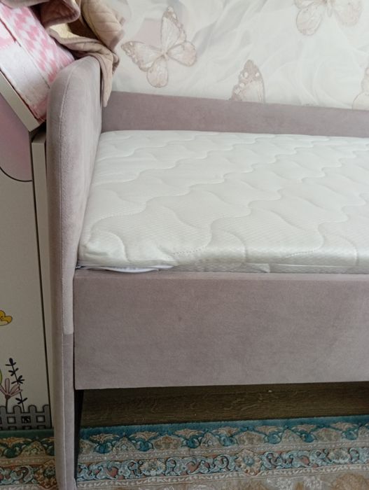 Продам детскую кровать с матрасом