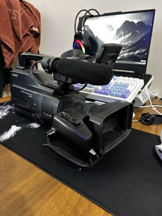 Профессиональная видеокамера Sony Handycam