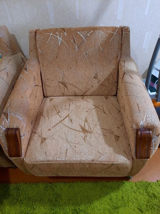 Продам диван и кресло.