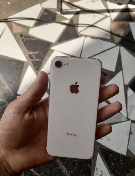 Iphone 8 256gb sotiladi. Plata kuygan