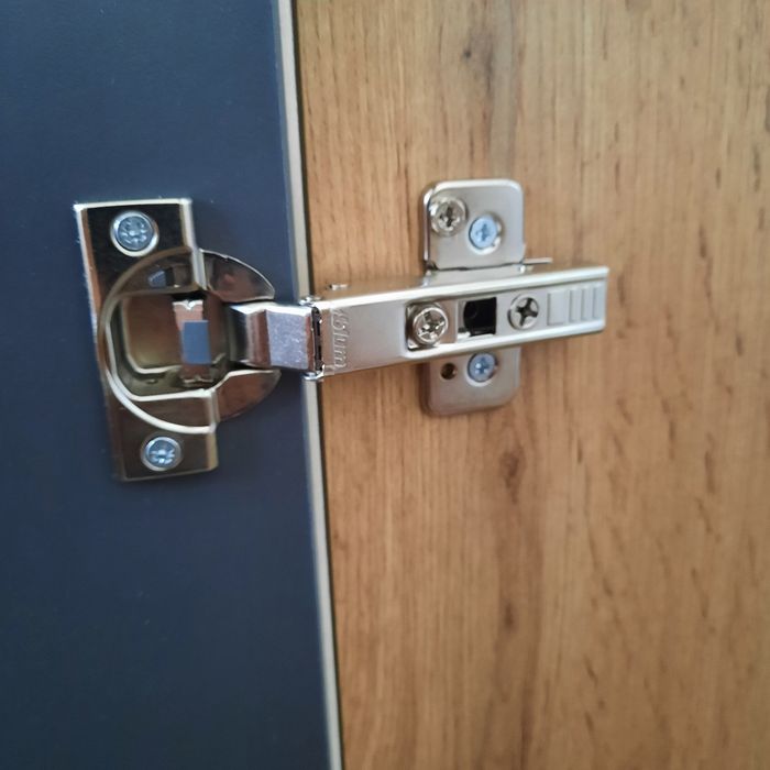 Продавам нов кухненски шкаф