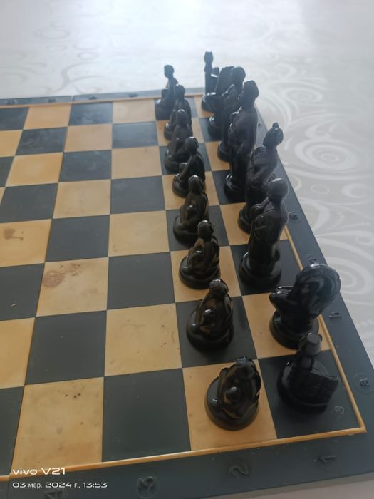 Продается сувенирные винтажные шахматы .