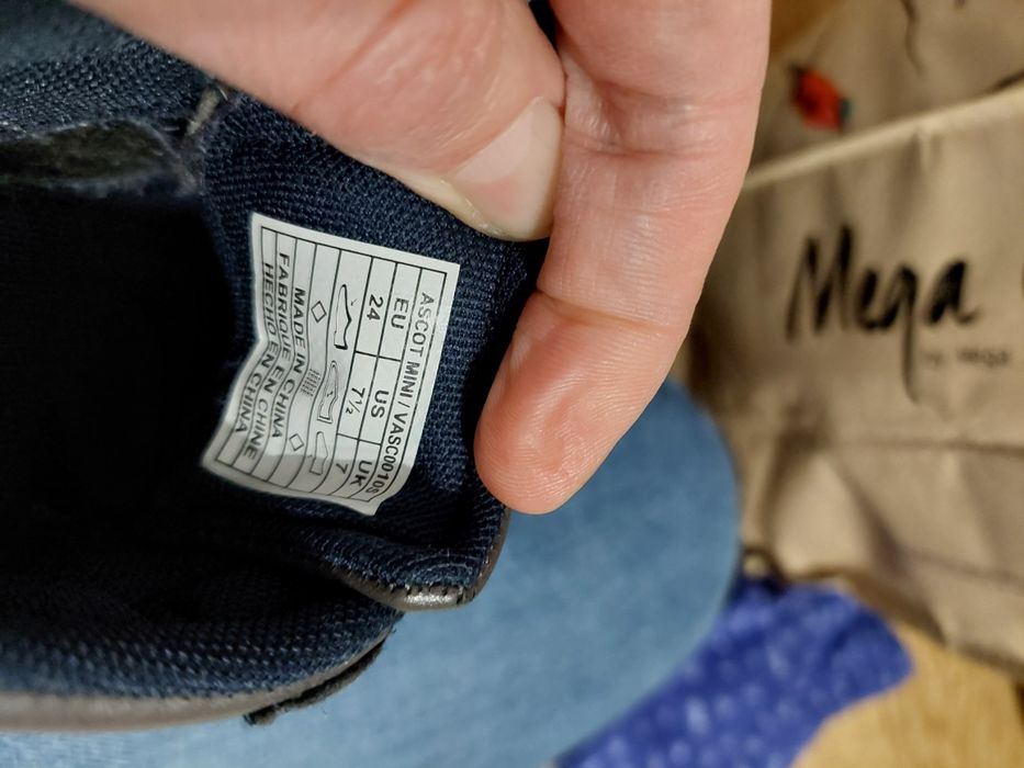 De vânzare ghetuțe Levis, mărimea 24 cm