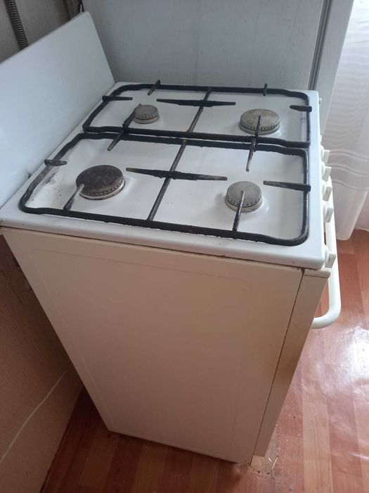 Продам газовую плиту
