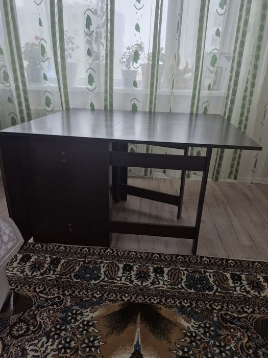 Стол для гостийной