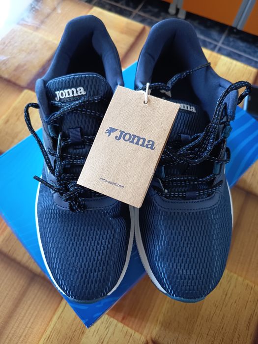 Vând adidași noi in cutie