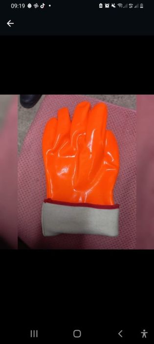 Продам новые перчатки , жилеты
