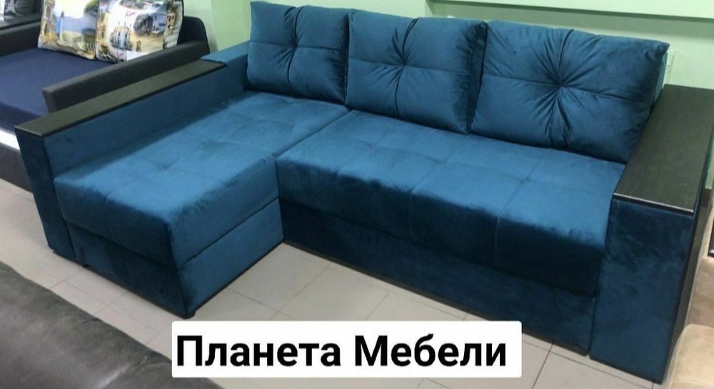 Уголок гостиной цвет електро в интерьере