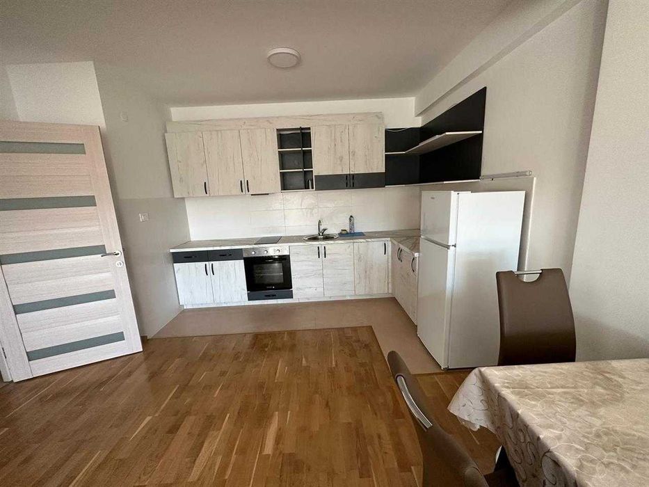 Дава се под наем Двустаен апартамент в Бургас, Център - 50 кв.м за 255 € - Снимка #3