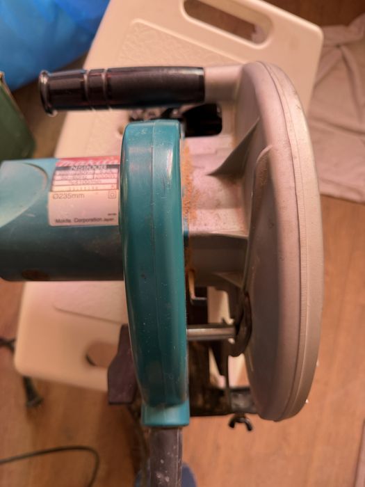 Ручная циркулярная пила MAKITA