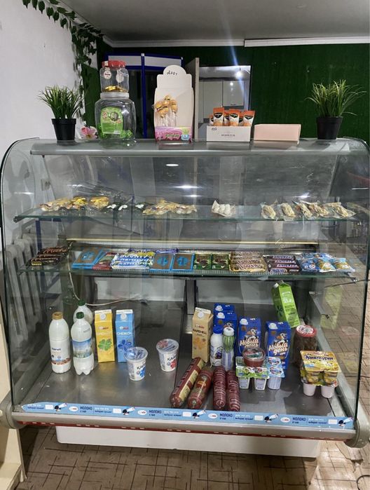 продам холодильник и витрины