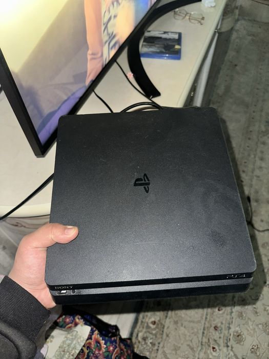 Продам PlayStation4Slim 1t