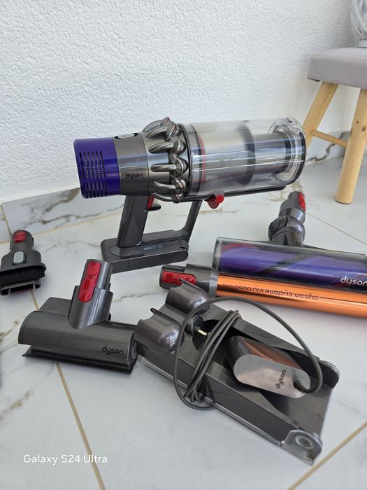 Dyson V10  веритикална прахосмукачка