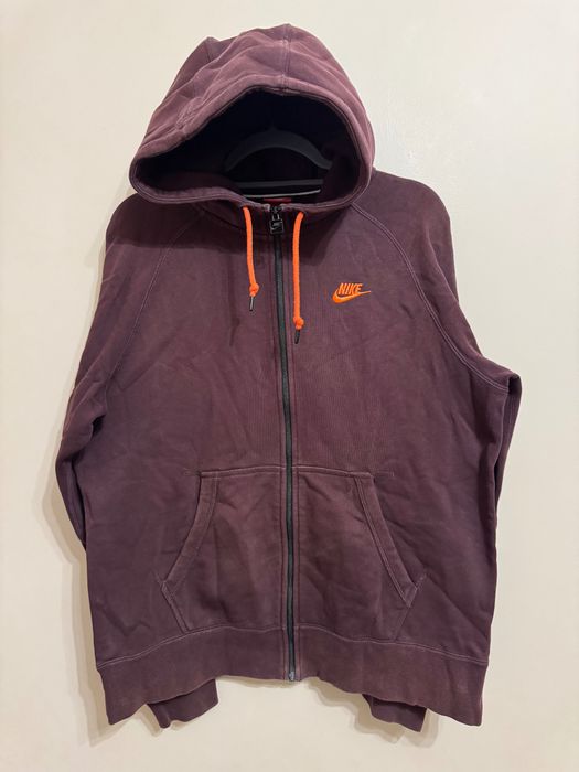 2 броя Nike Sweatshirt.