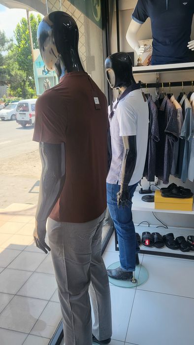 Manikenlar kiyim dukoni uchun