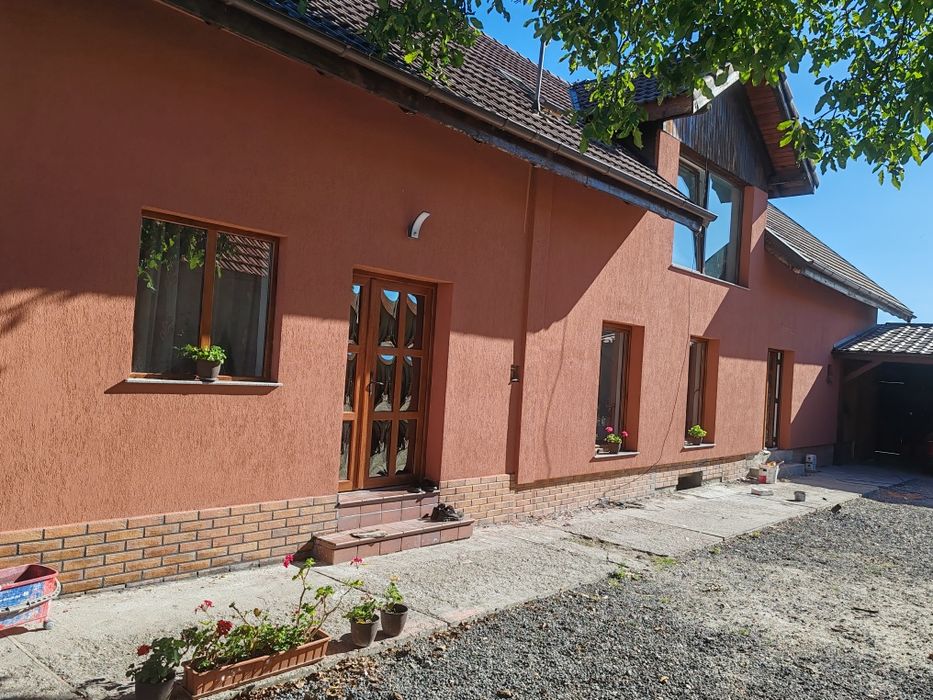 Interioare, exterioare